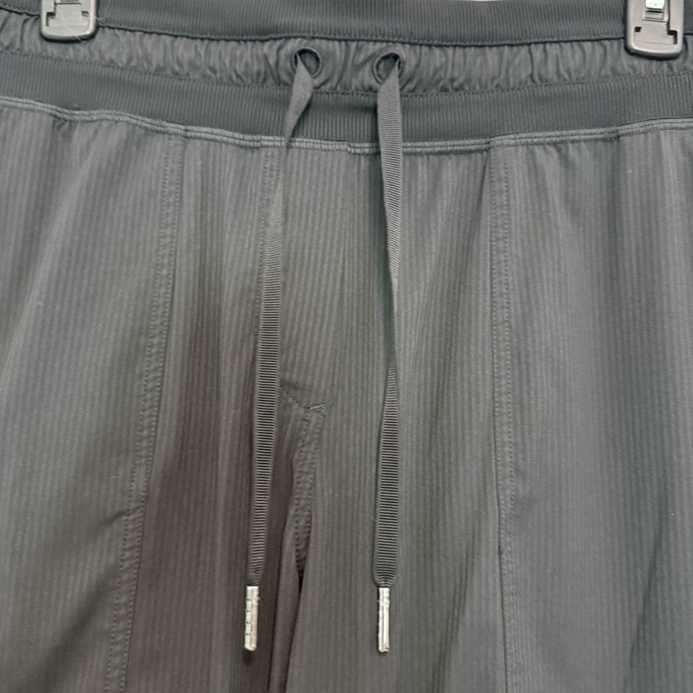 EUC Lululemon Dance Studio Mid-Rise Cropped Pant - Picture 7 of 9